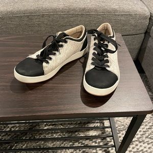 Kodiak Indra Traction Sneakers Sz 7 Genuine Leather Round Toe Lace Up Black